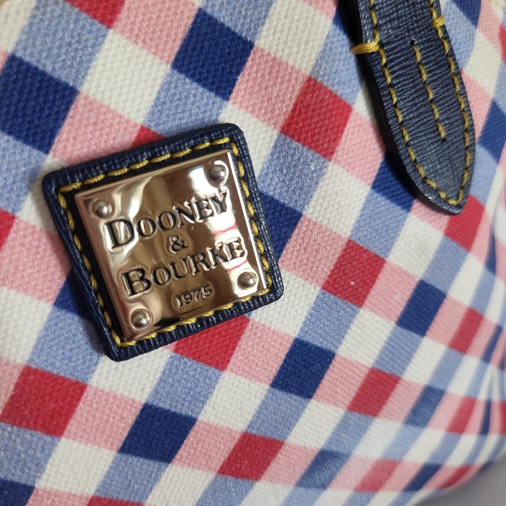 Cute Dooney & Bourke Plaid Small Bag. - Picture 8 of 10